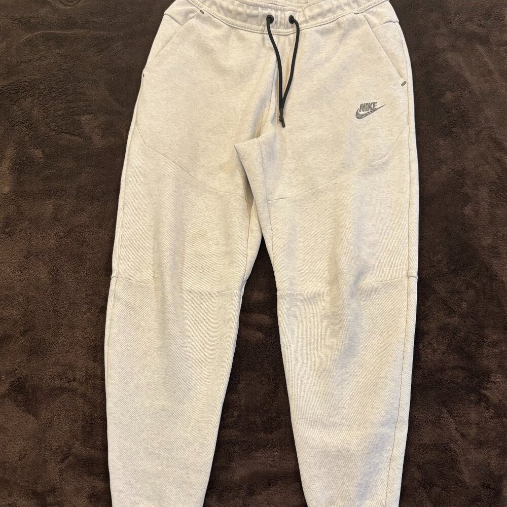 Nike tech joggers